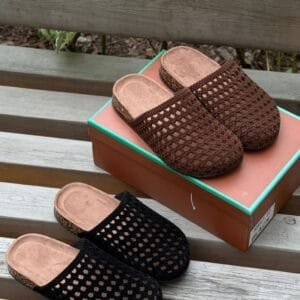 Woven mesh mule