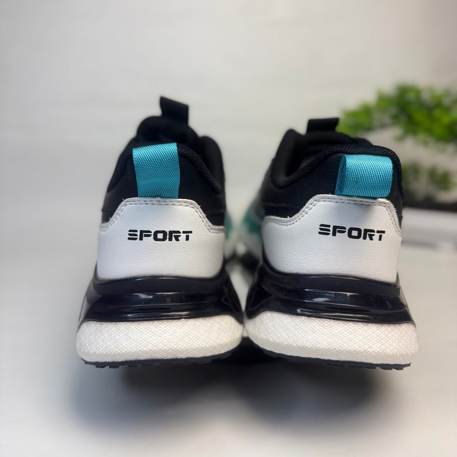 V3 sneaker - Image 3